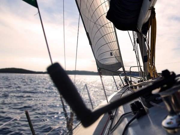 paseos en velero por el mar menor cerca de tu propiedad en la manga club