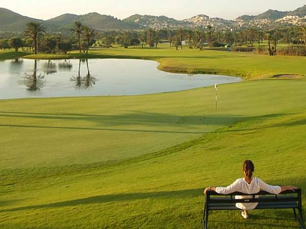 lo que la manga club ofrece a golfistas